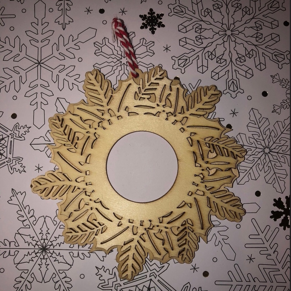 Wooden wreath picture frame ornament